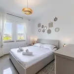 By Pikhost شقة Velipojë