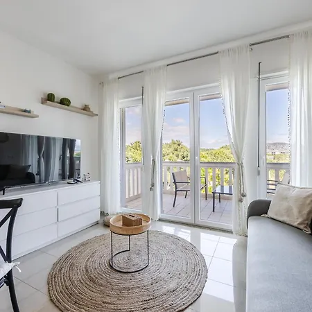 아파트 By Pikhost