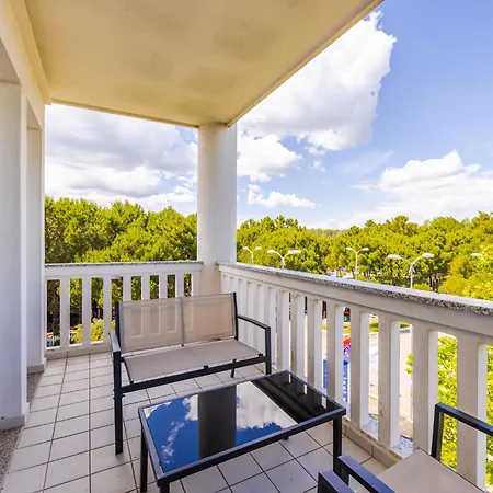 아파트 By Pikhost Velipojë