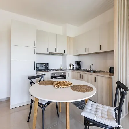 By Pikhost * Velipojë