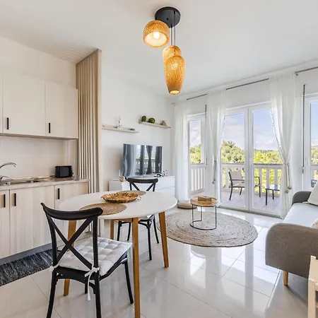 아파트 By Pikhost *