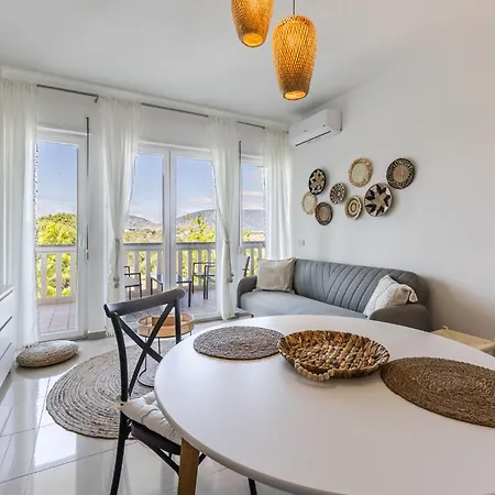 아파트 By Pikhost Velipojë