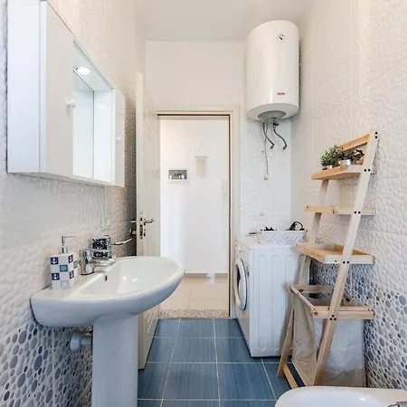 아파트 By Pikhost Velipojë