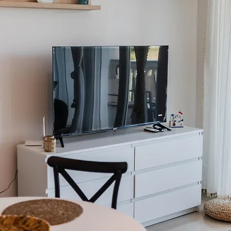 By Pikhost Velipojë