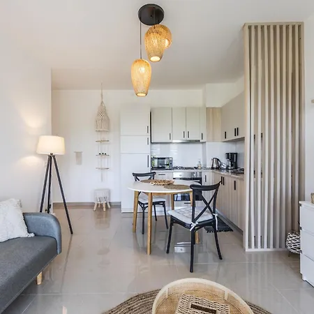 By Pikhost * Velipojë