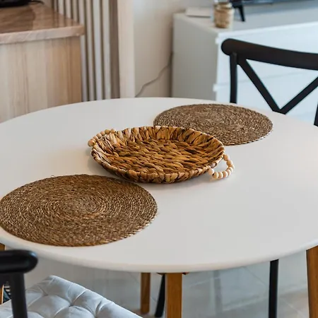 By Pikhost Velipojë