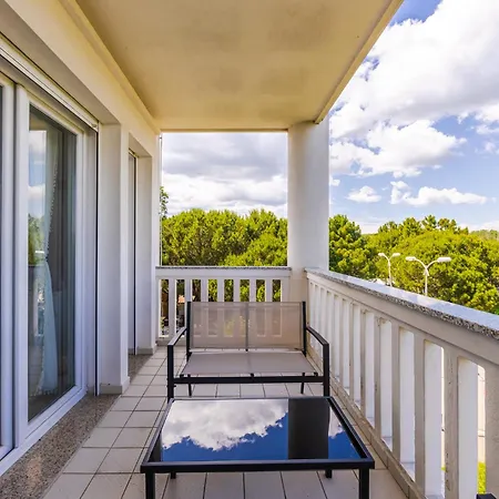 아파트 By Pikhost Velipojë