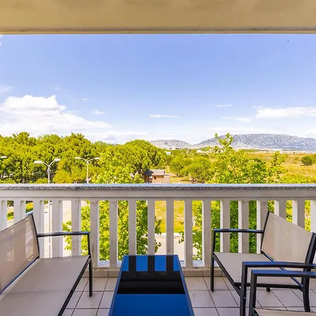 By Pikhost Velipojë