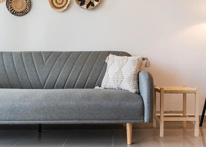 By Pikhost * Velipojë