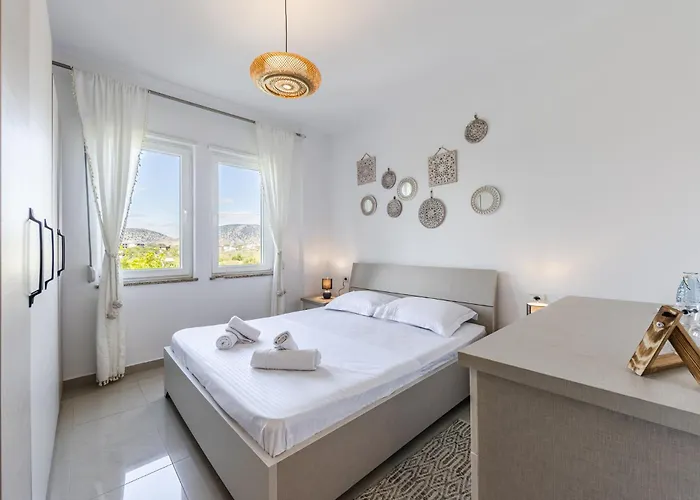 By Pikhost Apartament Velipojë