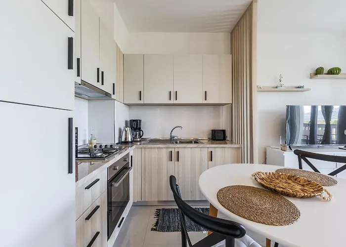 By Pikhost Apartament Velipojë