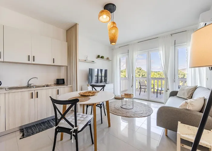 By Pikhost Lejlighed *