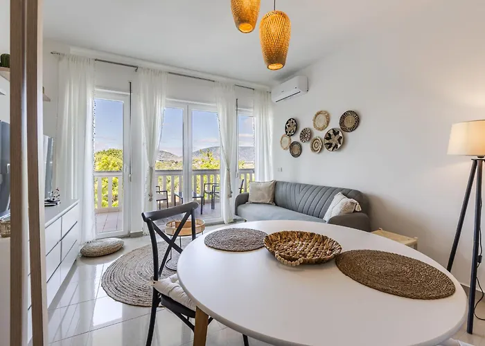 By Pikhost Lejlighed *