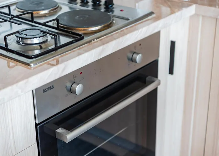 By Pikhost Velipojë