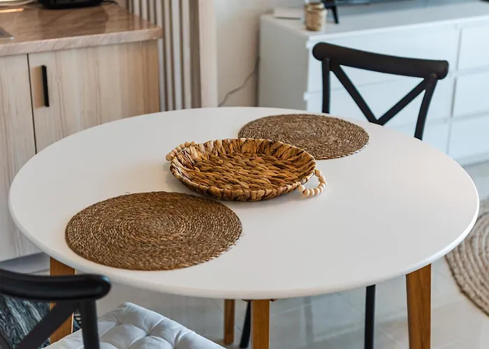 By Pikhost Velipojë